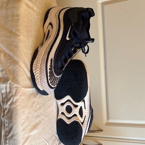 Nike Cosmic Unity 3 TB men’s sneakers. Navy and white.